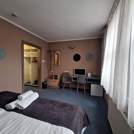 Hotel Unicornis Έγκερ Εξωτερικό φωτογραφία