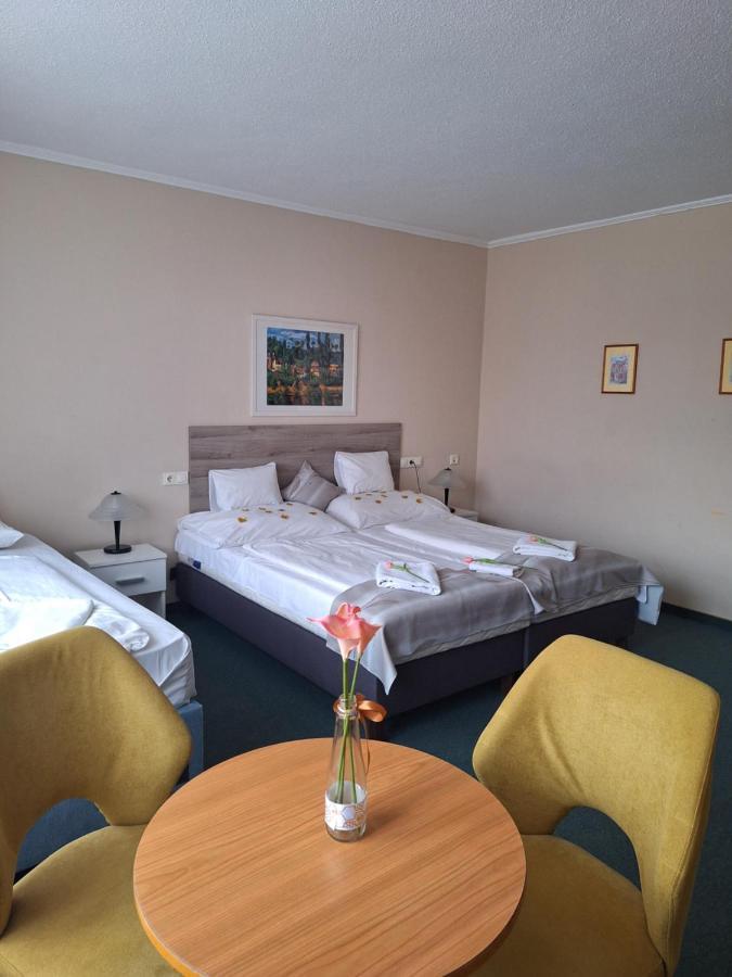Hotel Unicornis Έγκερ Εξωτερικό φωτογραφία