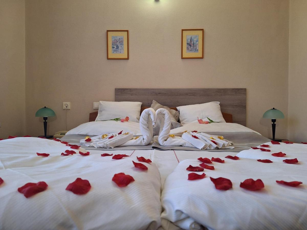 Hotel Unicornis Έγκερ Εξωτερικό φωτογραφία