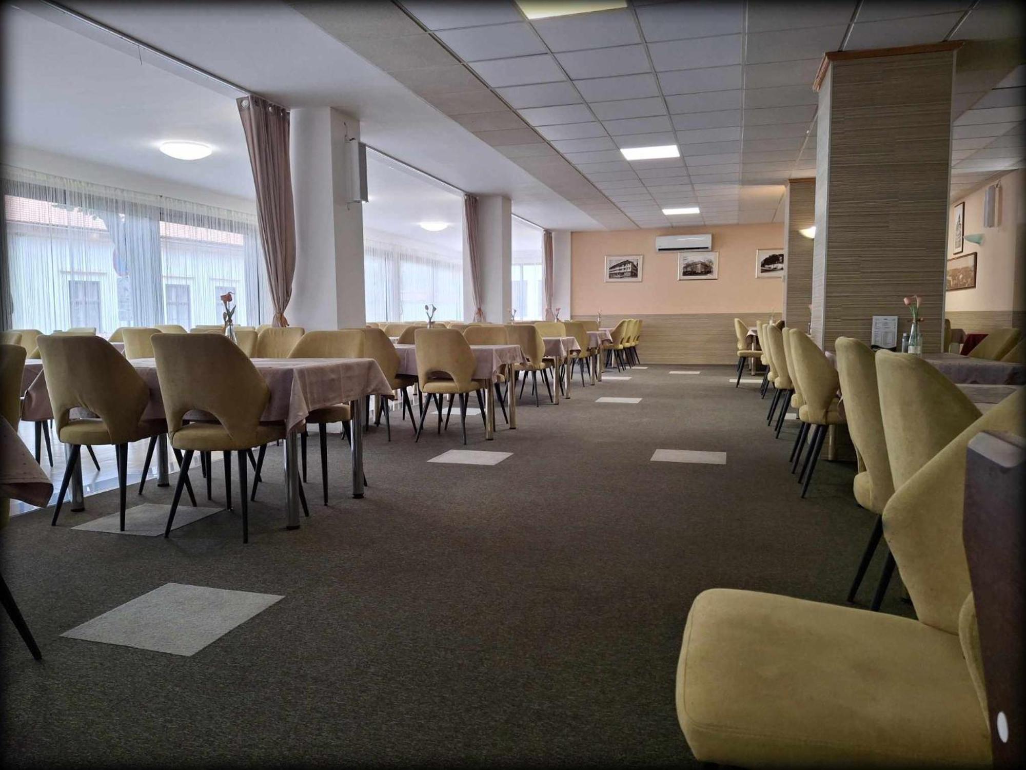 Hotel Unicornis Έγκερ Εξωτερικό φωτογραφία