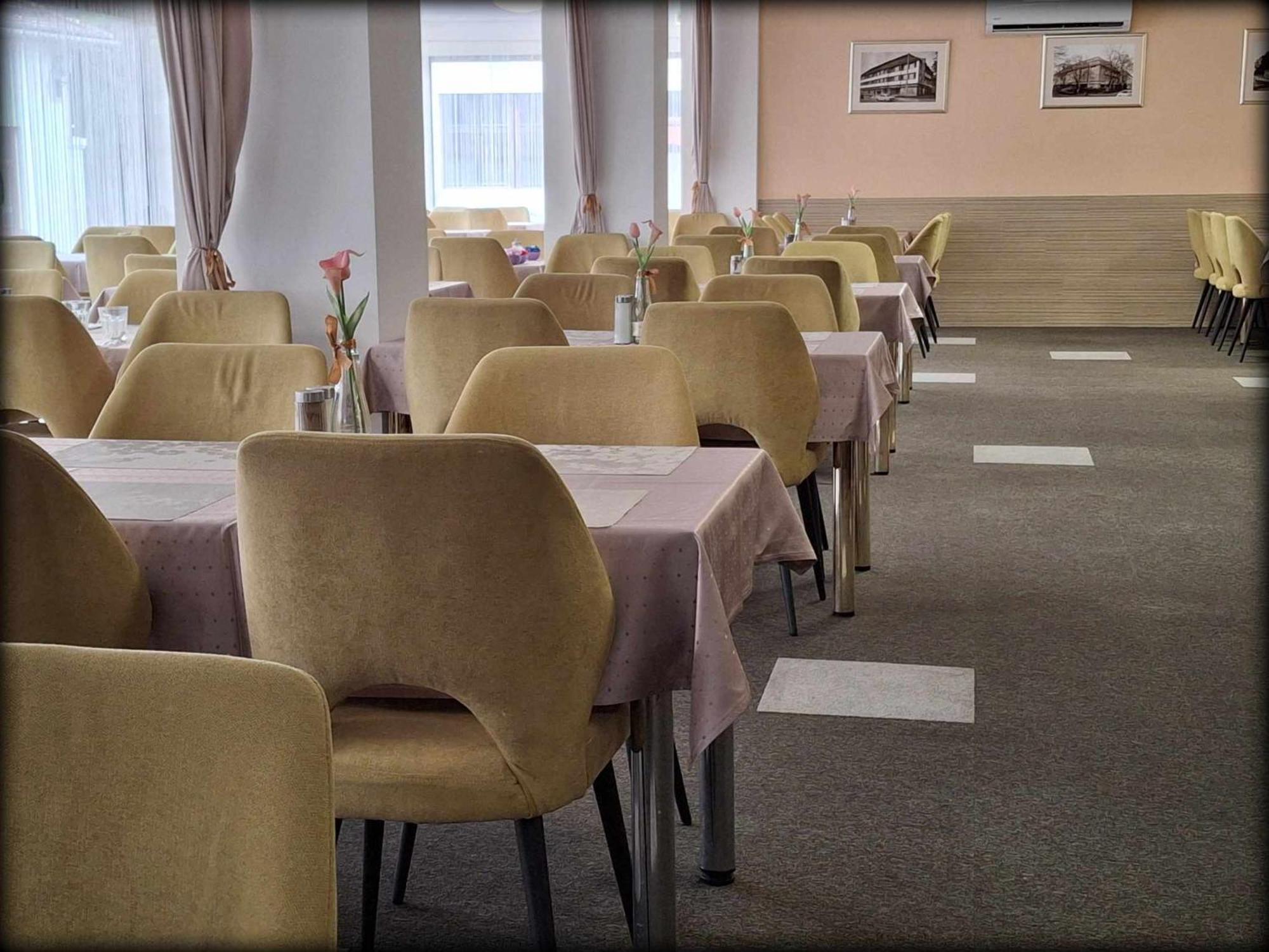 Hotel Unicornis Έγκερ Εξωτερικό φωτογραφία