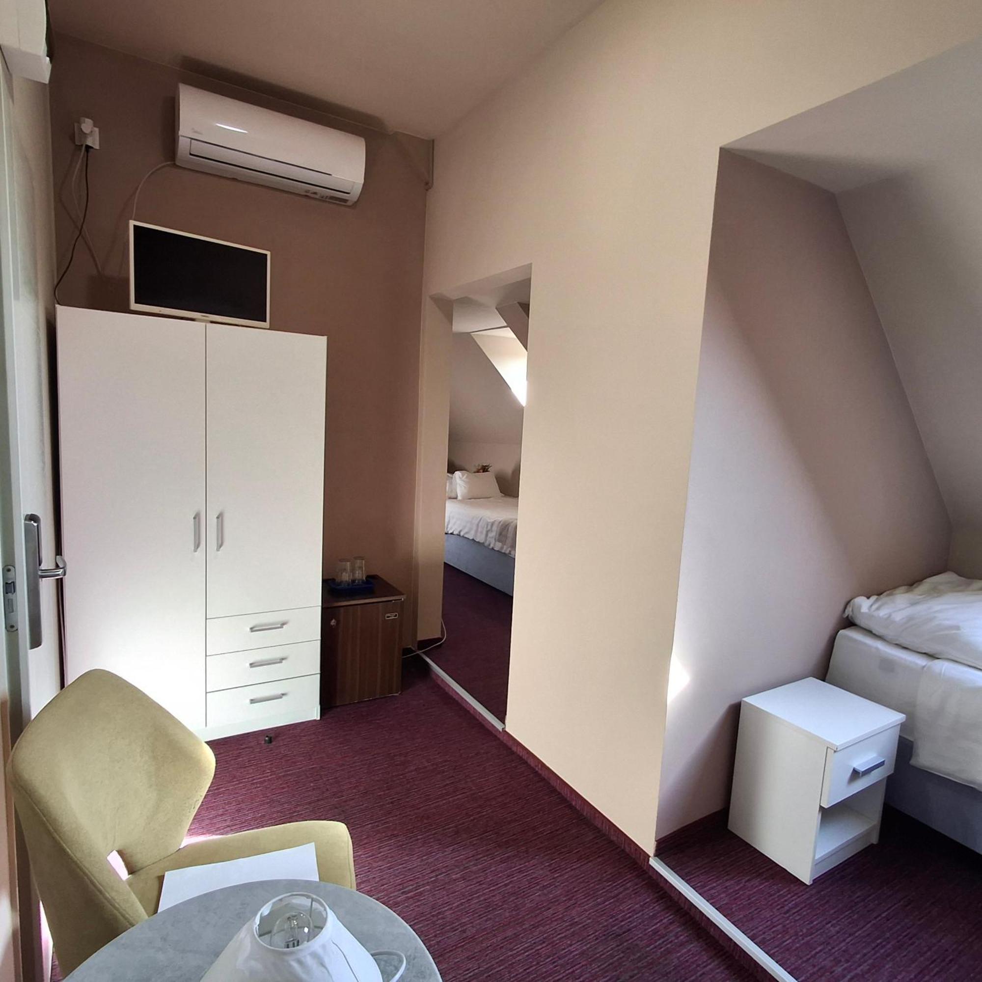 Hotel Unicornis Έγκερ Εξωτερικό φωτογραφία