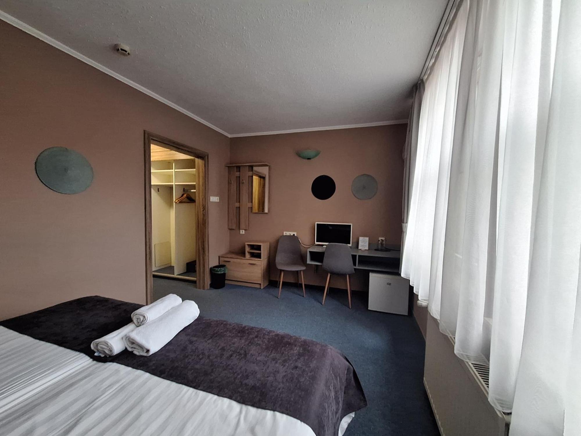 Hotel Unicornis Έγκερ Εξωτερικό φωτογραφία