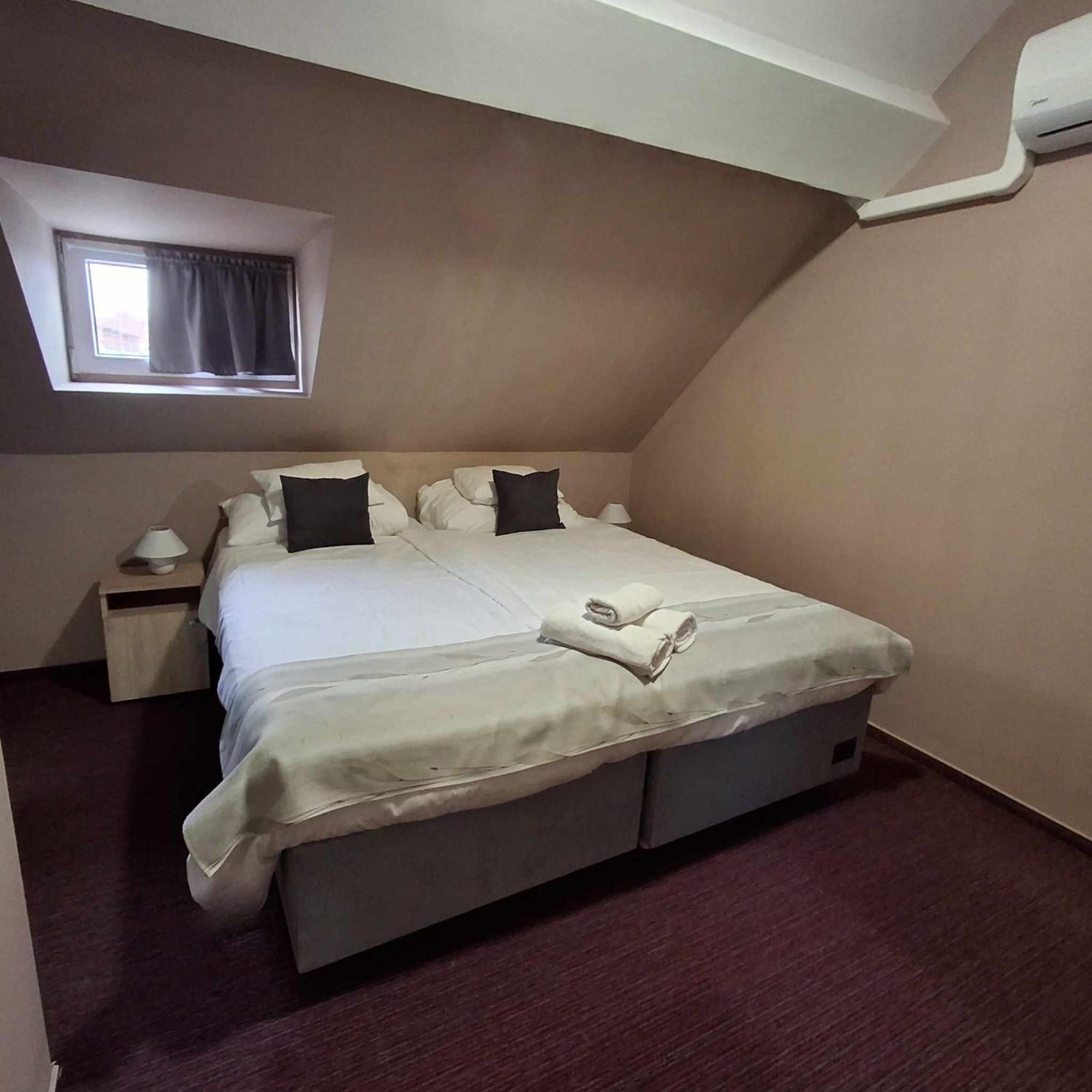 Hotel Unicornis Έγκερ Εξωτερικό φωτογραφία