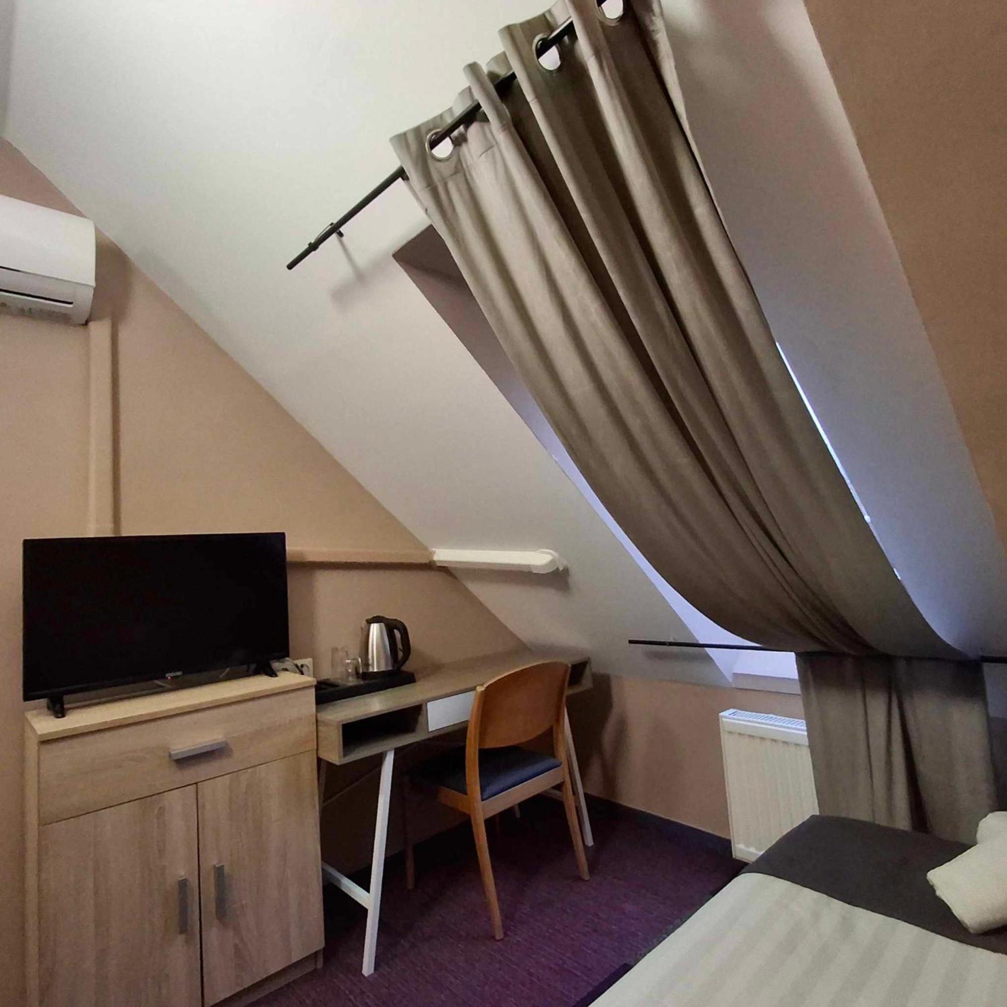 Hotel Unicornis Έγκερ Εξωτερικό φωτογραφία