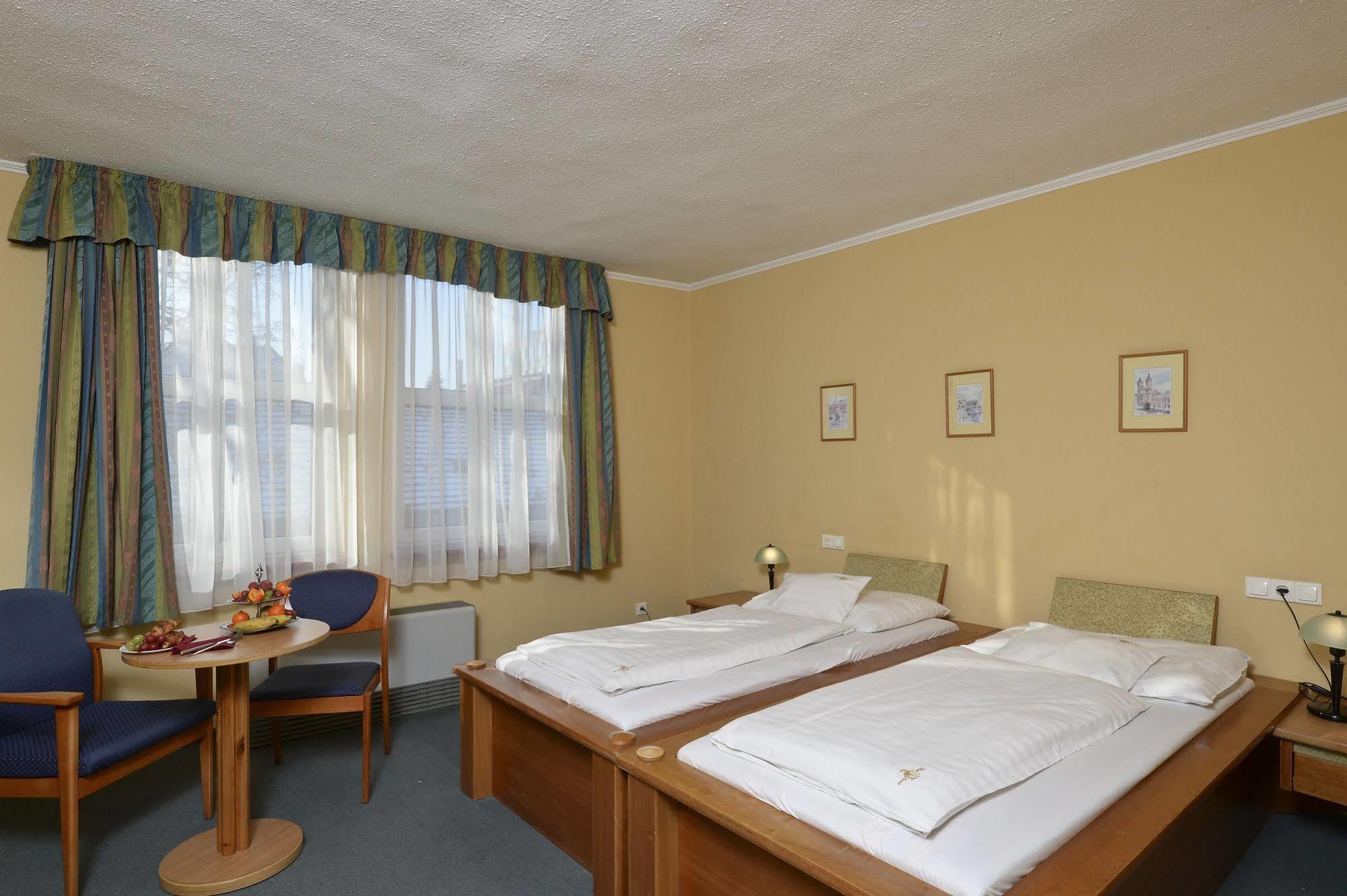 Hotel Unicornis Έγκερ Εξωτερικό φωτογραφία